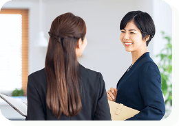 女性5名の集合写真