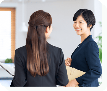 女性5名の集合写真