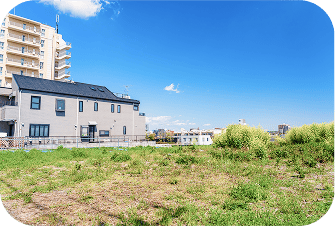 住宅街にある空き地
